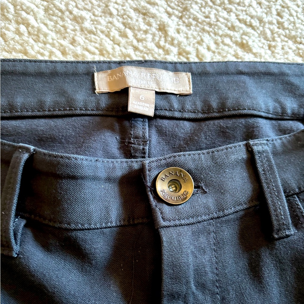 Banana Republic pant dark gray and black strip on side size 6